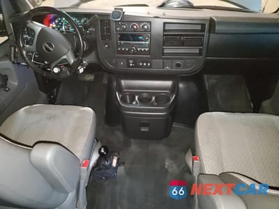 Zdjęcie 8 z 15 samochodu: 2015 GMC SAVANA G3500 LT VIN:1GJZ7YFL4F1257404 - miniatura