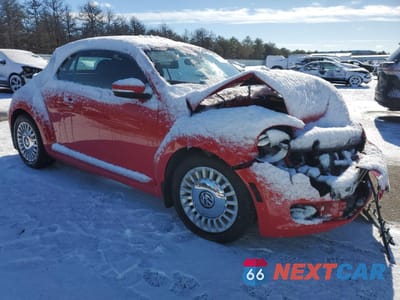Czwarte zdjęcie samochodu z boku: 2016 VOLKSWAGEN BEETLE S/SE VIN:3VW507AT0GM802916 - miniatura