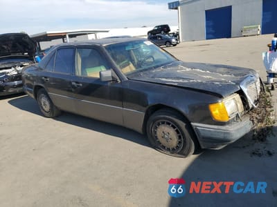 Czwarte zdjęcie samochodu z boku: 1990 MERCEDES-BENZ 300 E VIN:WDBEA30DXLB175841 - miniatura