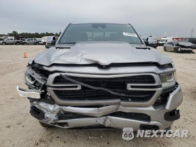 Piąte zdjęcie samochodu w środku: 2022 RAM 1500 LARAMIE VIN:1C6SRFJT6NN225776 - miniatura
