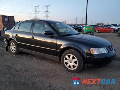 Czwarte zdjęcie samochodu z boku: 2000 VOLKSWAGEN PASSAT GLS VIN:WVWMA23B0YP300938 - miniatura