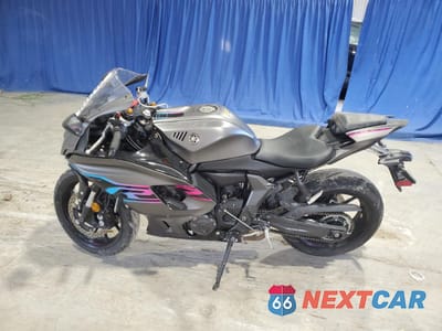 Trzecie zdjęcie samochodu z tyłu: 2024 YAMAHA YZFR7 VIN:JYARM38E1RA012934 - miniatura