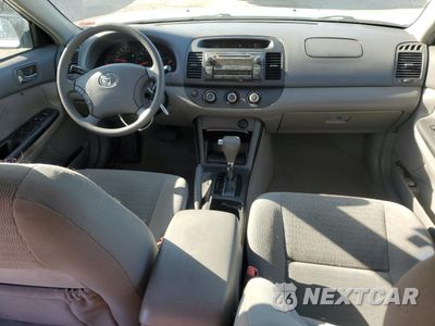 Zdjęcie 8 z 14 samochodu: 2005 TOYOTA CAMRY LE VIN:4T1BE32K05U994249 - miniatura