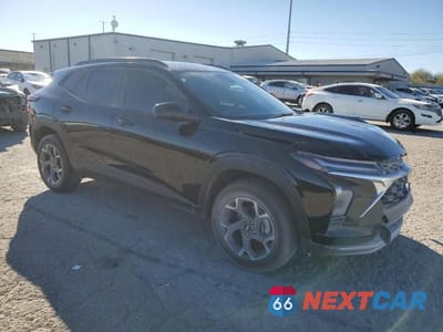 Czwarte zdjęcie samochodu z boku: 2025 CHEVROLET TRAX 1LT VIN:KL77LHEP4SC043362 - miniatura
