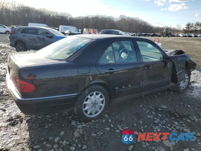 Trzecie zdjęcie samochodu z tyłu: 1996 MERCEDES-BENZ E 320 VIN:WDBJF55F6TJ018805 - miniatura