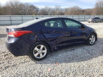 Trzecie zdjęcie samochodu z tyłu: 2013 HYUNDAI ELANTRA GLS VIN:5NPDH4AE3DH405242 - miniatura