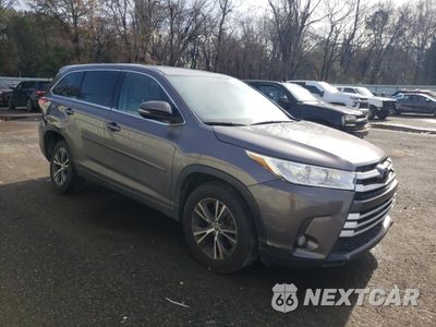Czwarte zdjęcie samochodu z boku: 2017 TOYOTA HIGHLANDER LE VIN:5TDZZRFH1HS217693 - miniatura