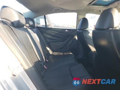 Zdjęcie 10 z 12 samochodu: 2010 VOLKSWAGEN PASSAT KOMFORT VIN:WVWJK7AN2AE139634 - miniatura