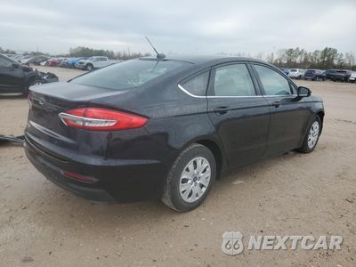 Trzecie zdjęcie samochodu z tyłu: 2019 FORD FUSION S VIN:3FA6P0G7XKR268202 - miniatura