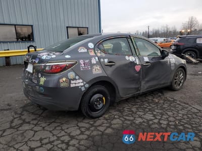 Trzecie zdjęcie samochodu z tyłu: 2018 TOYOTA YARIS IA VIN:3MYDLBYV4JY330396 - miniatura