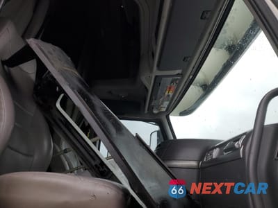 Piąte zdjęcie samochodu w środku: 2012 VOLVO VN VNL VIN:4V4NC9EJ5CN538790 - miniatura