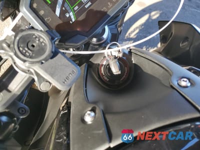 Zdjęcie 8 z 10 samochodu: 2024 KAWASAKI ZR900 F VIN:ML5ZRDF14RDA69085 - miniatura