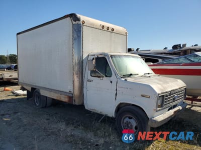 Czwarte zdjęcie samochodu z boku: 1990 FORD ECONOLINE E350 CUTAWAY VAN VIN:1FDKE37H3LHB80230 - miniatura