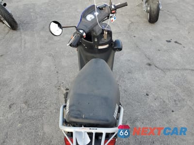 Zdjęcie 6 z 9 samochodu: 2004 YAMAHA YW50 AP ZUMA VIN:LPRSA20A34A402518 - miniatura