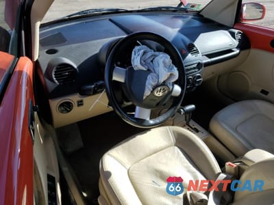 Zdjęcie 8 z 14 samochodu: 2005 VOLKSWAGEN NEW BEETLE GLS VIN:3VWCD31Y55M360017 - miniatura