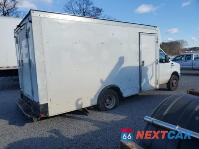 Trzecie zdjęcie samochodu z tyłu: 2016 FORD ECONOLINE E350 SUPER DUTY CUTAWAY VAN VIN:1FDWE3FL1GDC39439 - miniatura