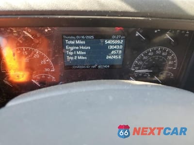 Zdjęcie 8 z 10 samochodu: 2022 VOLVO VNR VIN:4V4WC9EH7NN607404 - miniatura