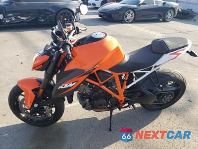 Trzecie zdjęcie samochodu z tyłu: 2015 KTM 1290 SUPER DUKE R VIN:VBKV39402FM917758 - miniatura