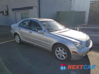 Czwarte zdjęcie samochodu z boku: 2003 MERCEDES-BENZ C 240 4MATIC VIN:WDBRF81J63F396110 - miniatura