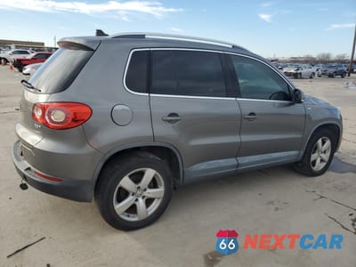 Trzecie zdjęcie samochodu z tyłu: 2010 VOLKSWAGEN TIGUAN S VIN:WVGAV7AX7AW538215 - miniatura