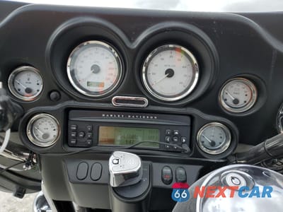 Zdjęcie 7 z 10 samochodu: 2011 HARLEY-DAVIDSON FLHX VIN:1HD1KBM12BB613577 - miniatura
