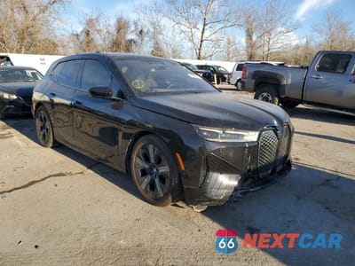 Czwarte zdjęcie samochodu z boku: 2022 BMW IX XDRIVE50 VIN:WB523CF09NCJ71369 - miniatura