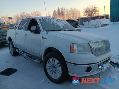 Czwarte zdjęcie samochodu z boku: 2007 LINCOLN MARK LT VIN:5LTPW18567FJ10798 - miniatura