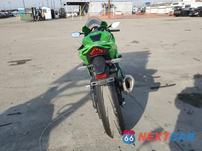 Czwarte zdjęcie samochodu z boku: 2021 KAWASAKI ZX1002 N VIN:JKBZXVN11MA000094 - miniatura