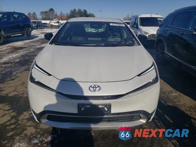 Piąte zdjęcie samochodu w środku: 2024 TOYOTA PRIUS PRIME SE VIN:JTDACACU0R3027324 - miniatura