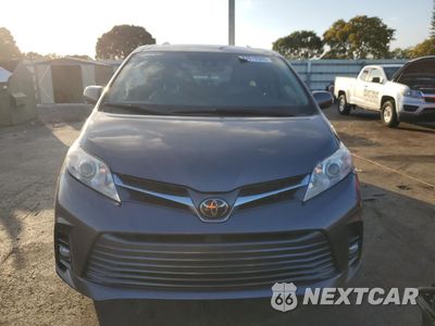 Piąte zdjęcie samochodu w środku: 2020 TOYOTA SIENNA XLE VIN:5TDYZ3DC4LS034023 - miniatura