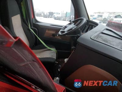 Piąte zdjęcie samochodu w środku: 2020 FREIGLINER CASCADIA 126 VIN:3AKJHHDR4LSLM4984 - miniatura
