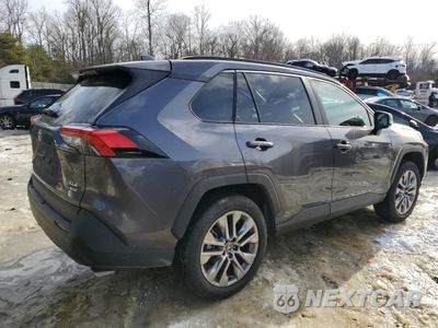 Trzecie zdjęcie samochodu z tyłu: 2024 TOYOTA RAV4 XLE PREMIUM VIN:2T3A1RFV0RC422112 - miniatura