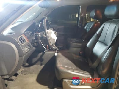 Zdjęcie 7 z 12 samochodu: 2013 CHEVROLET SUBURBAN C1500 LT VIN:1GNSCJE09DR193546 - miniatura