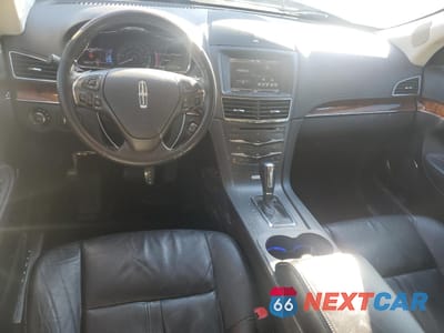 Zdjęcie 8 z 15 samochodu: 2015 LINCOLN MKT VIN:2LMHJ5AT5FBL04616 - miniatura