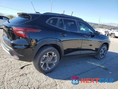 Trzecie zdjęcie samochodu z tyłu: 2025 CHEVROLET TRAX 1LT VIN:KL77LHEP4SC043362 - miniatura