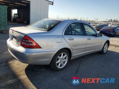 Trzecie zdjęcie samochodu z tyłu: 2003 MERCEDES-BENZ C 240 4MATIC VIN:WDBRF81J63F396110 - miniatura