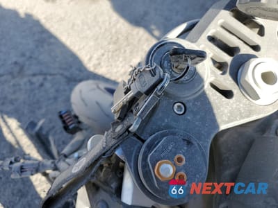 Zdjęcie 8 z 10 samochodu: 2024 YAMAHA YZFR1 VIN:JYARN66E4RA004103 - miniatura