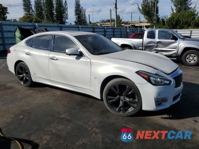 Czwarte zdjęcie samochodu z boku: 2015 INFINITI Q70 3.7 VIN:JN1BY1AR6FM561067 - miniatura