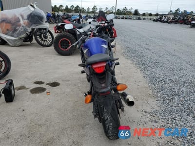Czwarte zdjęcie samochodu z boku: 2013 YAMAHA FZ6 R VIN:JYARJ18E4DA011184 - miniatura