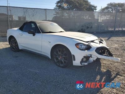 Czwarte zdjęcie samochodu z boku: 2017 FIAT 124 SPIDER CLASSICA VIN:JC1NFAEK8H0113742 - miniatura