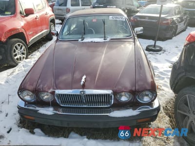 Piąte zdjęcie samochodu w środku: 1985 JAGUAR XJ6 VIN:SAJAV1342FC398184 - miniatura