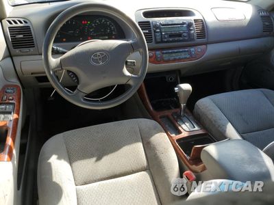 Zdjęcie 8 z 12 samochodu: 2004 TOYOTA CAMRY LE VIN:4T1BE32K34U808637 - miniatura