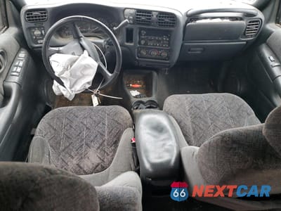 Zdjęcie 8 z 15 samochodu: 2002 GMC SONOMA VIN:1GTDT13W22K197422 - miniatura