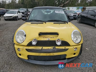 Piąte zdjęcie samochodu w środku: 2002 MINI COOPER S VIN:WMWRE33412TD54930 - miniatura