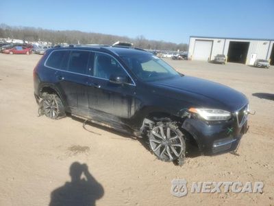 Czwarte zdjęcie samochodu z boku: 2018 VOLVO XC90 T5 VIN:YV4102PK2J1369541 - miniatura