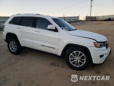 Czwarte zdjęcie samochodu z boku: 2021 JEEP GRAND CHEROKEE LAREDO VIN:1C4RJFAG7MC727563 - miniatura