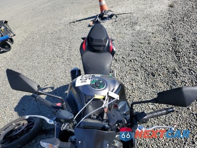 Piąte zdjęcie samochodu w środku: 2023 KAWASAKI ZR900 F VIN:ML5ZRDF15PDA63518 - miniatura