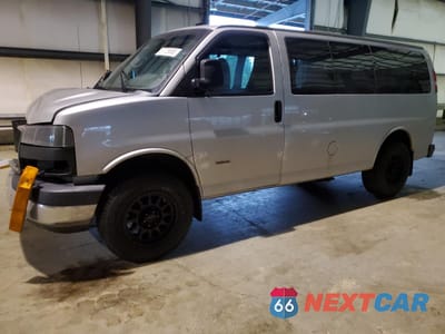 2015 GMC SAVANA G3500 LT 1GJZ7YFL4F1257404 - główne zdjęcie licytacji z USA - miniatura