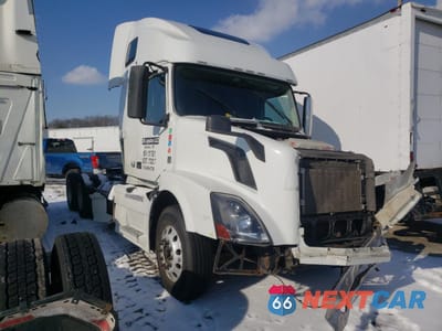 2017 VOLVO VN VNL 4V4NC9EH9HN976250 - główne zdjęcie licytacji z USA - miniatura