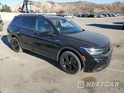 Czwarte zdjęcie samochodu z boku: 2023 VOLKSWAGEN TIGUAN SE R-LINE BLACK VIN:3VVCB7AX4PM017260 - miniatura